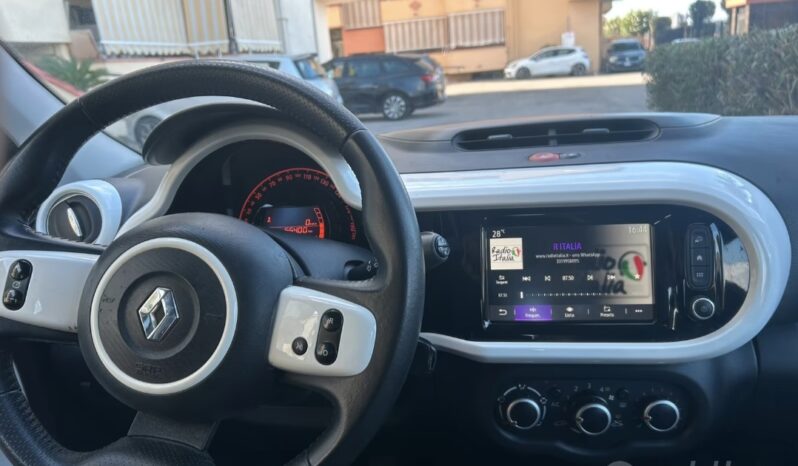 
								Renault Twingo full									